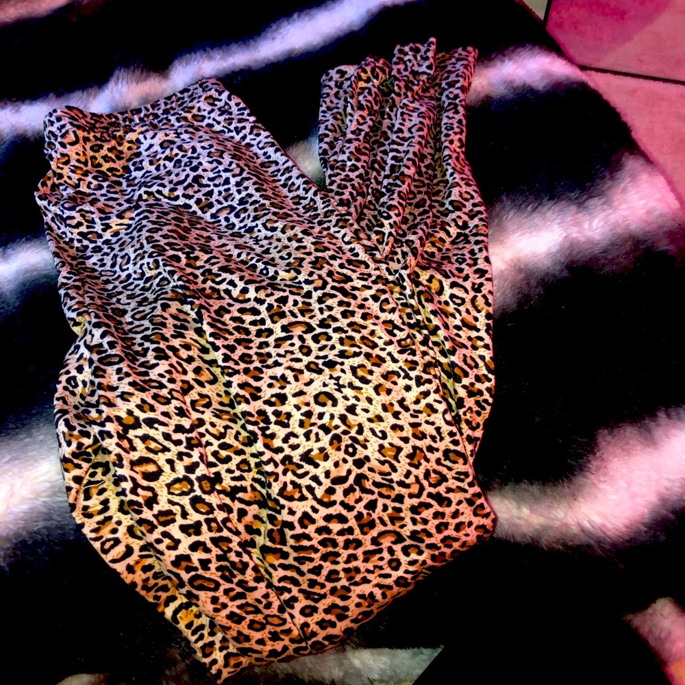 Leopard print leggings